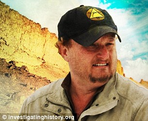 Ο Jovan Hutton Pulitzer