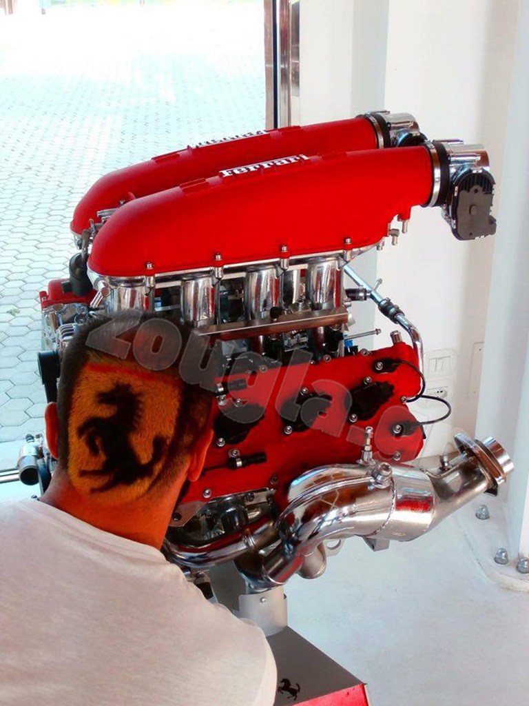 Άμα έχεις... αρρώστια με την Ferrari αυτά κάνεις!
