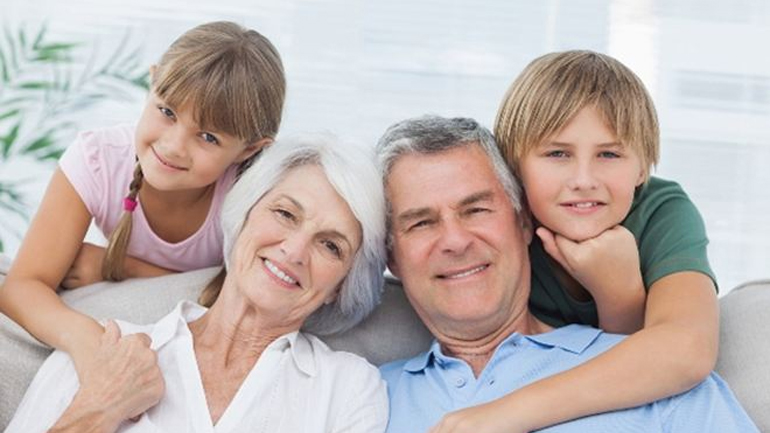Γιατί τα παιδιά αγαπούν τον παππού και τη γιαγιά;