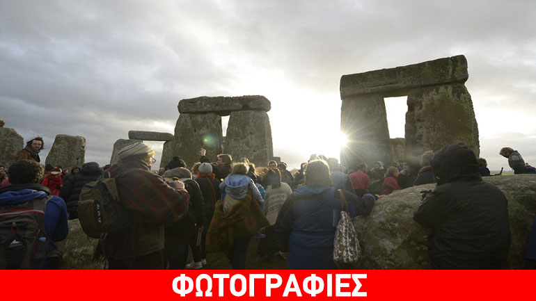 Νεοπαγανιστές και δρυΐδες στο Στόουνχετζ γιορτάζουν το χειμερινό ηλιοστάσιο