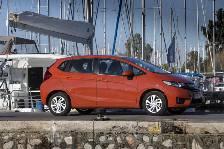 Το μεταλλικό χρώμα στα περισσότερα αυτοκίνητα χρεώνεται έξτρα. Στο Honda Jazz όχι...