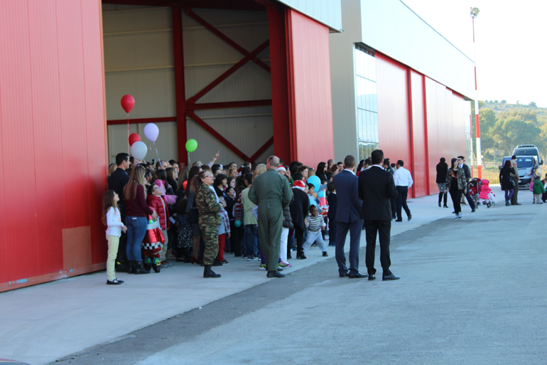 Η σιδερένια πόρτα ανοίγει και η αγωνία μέχρι να φτάσει ο Άγιος Βασίλης είναι μεγάλη!