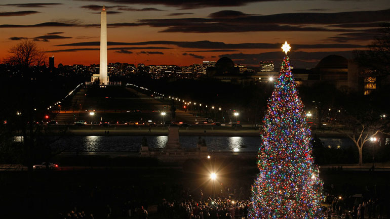ΗΠΑ: Τα χριστουγεννιάτικα φωτάκια καίνε όσο η Αιθιοπία σε ένα χρόνο