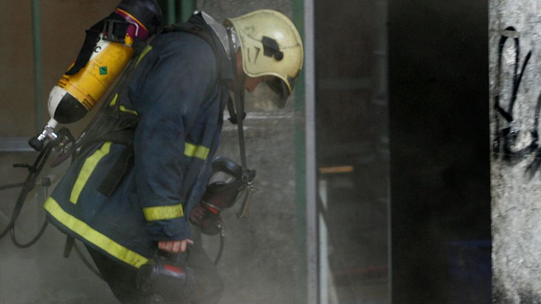 Ηλιούπολη: Απεγκλωβισμός γυναίκας από φλεγόμενο διαμέρισμα
