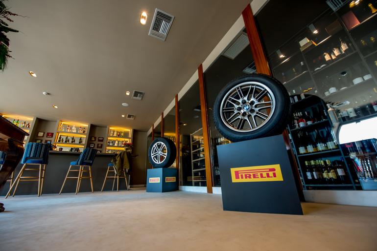 Συνδυασμός ελαστικών και... κρασιών!