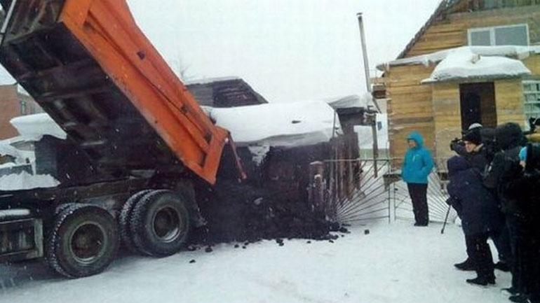 Ρωσία: Νοσοκόμα από τη Σιβηρία έχασε 30 κιλά και κέρδισε πέντε τόνους… κάρβουνο