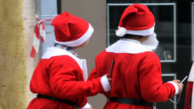 Θεσσαλονίκη: Νεαροί λήστεψαν δύο παιδιά που έλεγαν τα κάλαντα