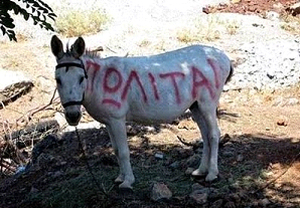 Το συμπαθές τετράποδο ουδεμία ευθύνη φέρει για τη γαϊδουριά τους