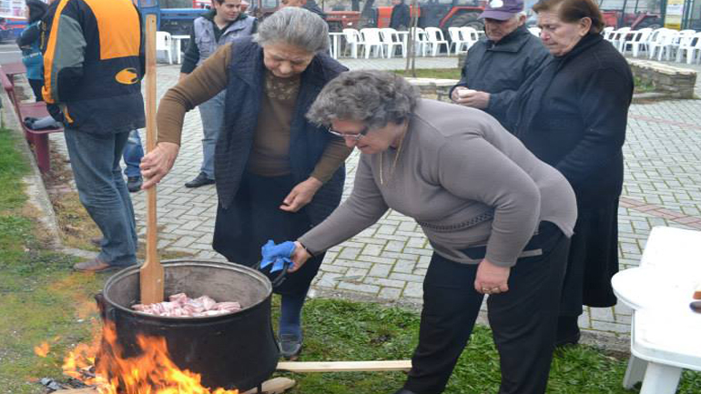 Το έθιμο της «γουρνοχαράς» τις ημέρες των εορτών