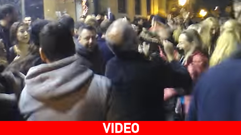 Παραμονή Χριστουγέννων στη Θεσσαλονίκη: Κλαρίνα και ρετσίνα μέχρι τελικής πτώσης…