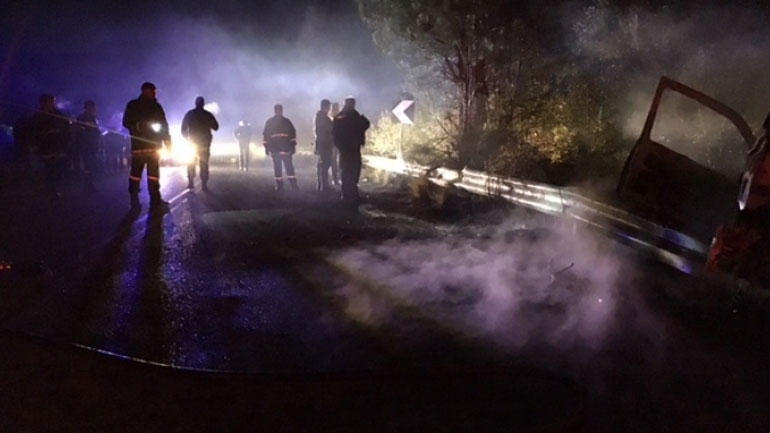 Αγρίνιο: Βγήκαν σώοι από φλεγόμενο όχημα