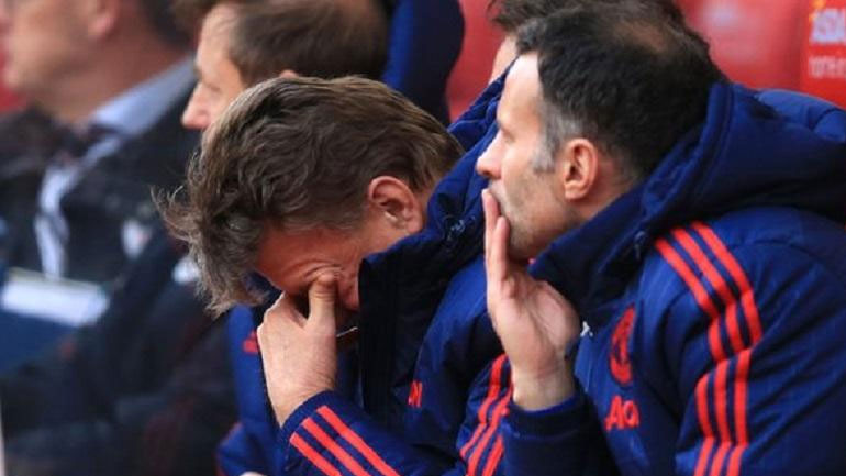 Φαν Χάαλ: «Δυσκολεύει το έργο μου»