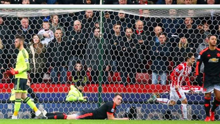 Νέα… σφαλιάρα για τη Γιουνάιτεντ, ηττήθηκε με 2-0 και από την Στόουκ