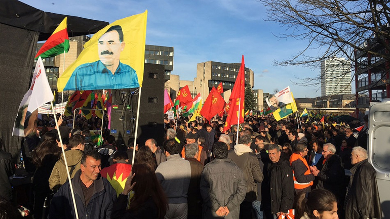 Γερμανία: Χιλιάδες φιλοκούρδοι διαδηλωτές κατήγγειλαν την πολιτική της Τουρκίας απέναντι στο PKK