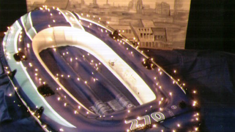 Μια χριστουγεννιάτικη λέμβος αντί δέντρου από την Ιερά Μητρόπολη στο Μόναχο