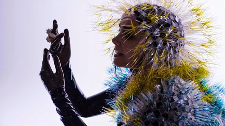 Björk: Μουσικό ταξίδι στον κόσμο της εικονικής πραγματικότητας