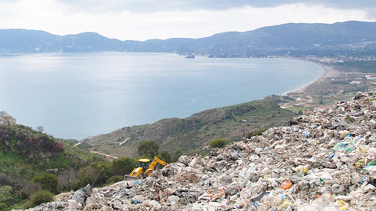 Γιορτές με… σκουπίδια έκαναν οι κάτοικοι της Ζακύνθου
