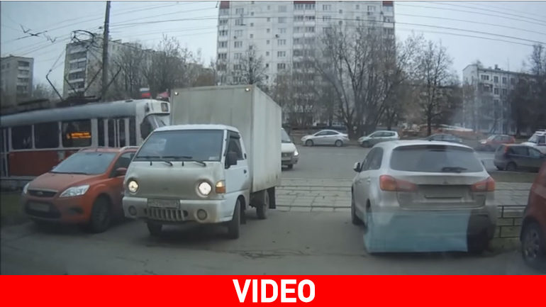 Λογάριαζε χωρίς το τραμ…