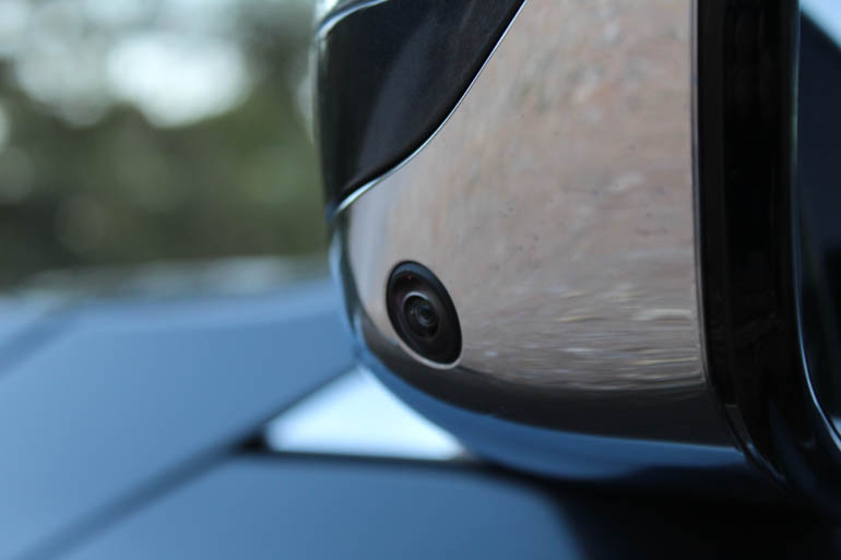 Κάμερα στον πλaινό καθρέπτη... Μία από τις πολλές!