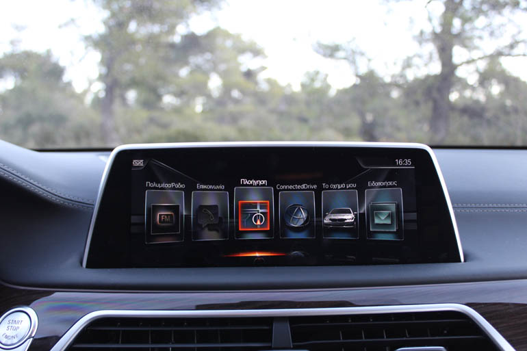 Η οθόνη αφής στην κεντρική κονσόλα ανταποκρίνεται και σε κινήσεις των χεριών!!! 