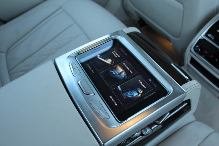 Από το πίσω μέρος ρυθμίζεις σχεδόν τα πάντα....