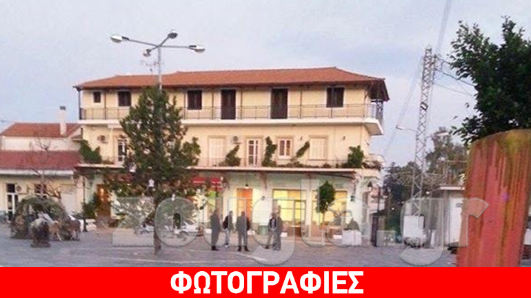 Κροκεές Λακωνίας: Φωταγώγησαν το χριστουγεννιάτικο δένδρο με… μια κολόνα φωτισμού!