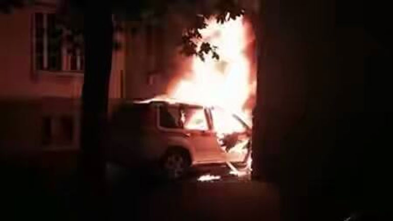 Αντιεξουσιαστές πυρπόλησαν το Ι.Χ. του Γραμματέα της Χρυσής Αυγής στην Κομοτηνή