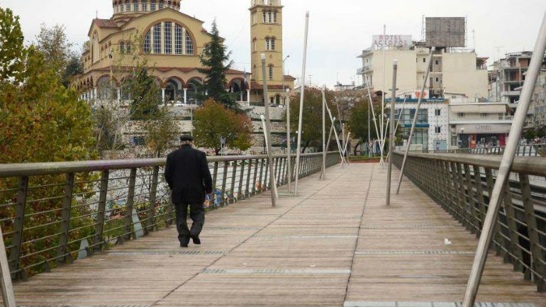 Λάρισα: Γυναίκα έπεσε στα παγωμένα νερά του Πηνειού