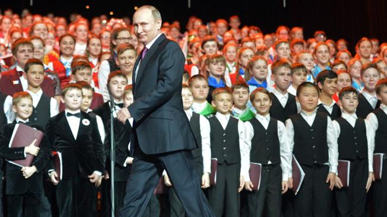 Ο Πούτιν έκανε δώρο σε Ρώσους αξιωματούχους ένα βιβλίο με αξιομνημόνευτες… ατάκες του