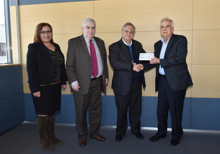 Από αριστερά: η Γενική Διευθύντρια ανθρώπινου δυναμικού και διοικητικών υπηρεσιών ομίλου, Σταματία Ψυλλάκη, ο Διευθύνων Σύμβουλος ΕΚΟ και ΕΛΛΗΝΙΚΑ ΚΑΥΣΙΜΑ Παναγιώτης Πετρούλιας, ο Πρόεδρος του Χαμόγελου του Παιδιού Κώστας Γιαννόπουλος και ο Πρόεδρος του ΔΣ της ΕΛΛΗΝΙΚΑ ΠΕΤΡΕΛΑΙΑ Στάθης Τσοτσορός