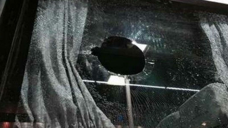 Πάτρα: Επίθεση με πέτρες σε λεωφορείο γεμάτο επιβάτες