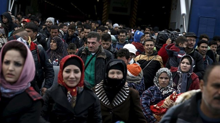 Περισσότεροι από 3.000 μετανάστες αποβιβάστηκαν το πρωί στον Πειραιά