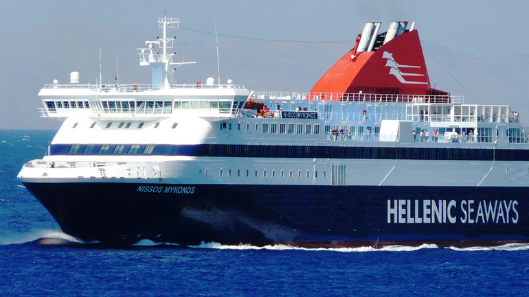 Στο λιμάνι της Καβάλας μεταφέρονται 238 μετανάστες από τη Χίο