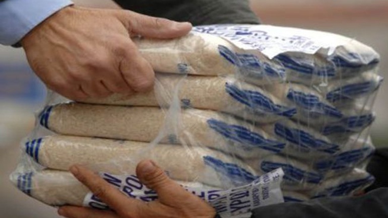 Ηράκλειο: Μοίρασαν τρόφιμα σε 70 άπορες οικογένειες