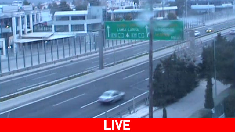 Χιονίζει στα βόρεια προάστια