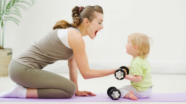 Η γυμναστική για πολυάσχολες νέες μαμάδες μαζί με το μωρό τους