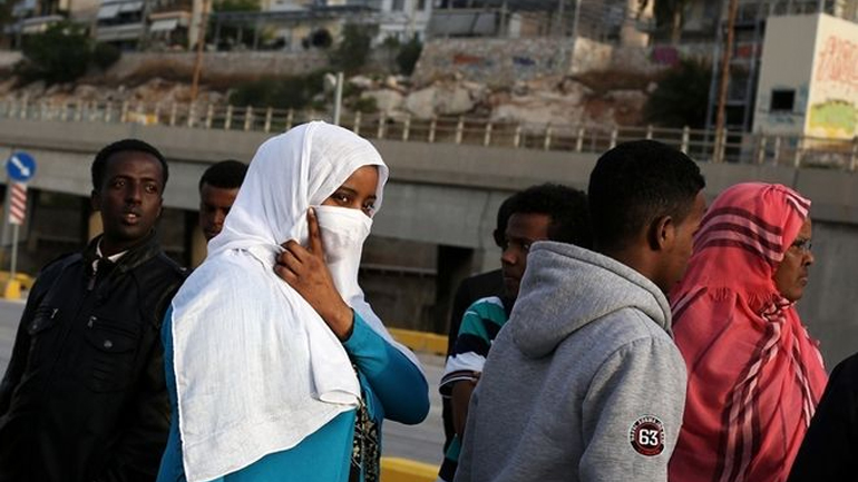 Στο λιμάνι του Πειραιά έφθασαν το πρωί 3.600 μετανάστες