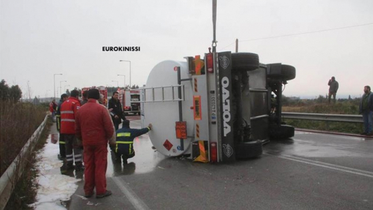 Ανατροπή βυτιοφόρου με καύσιμα στο Ναύπλιο