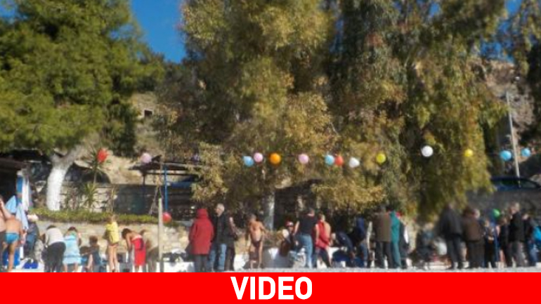 Bόλος: Πρωτοχρονιά με κάλαντα στη θάλασσα