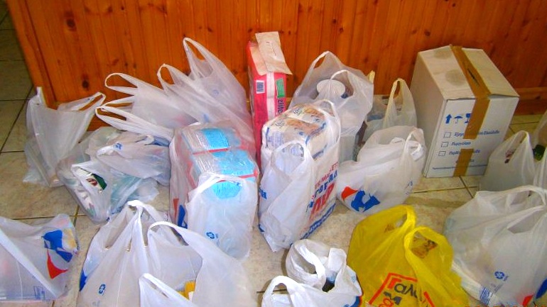 Βόλος: Δεκάδες οικογένειες απευθύνονται στην εκκλησία για ένα πιάτο φαΐ