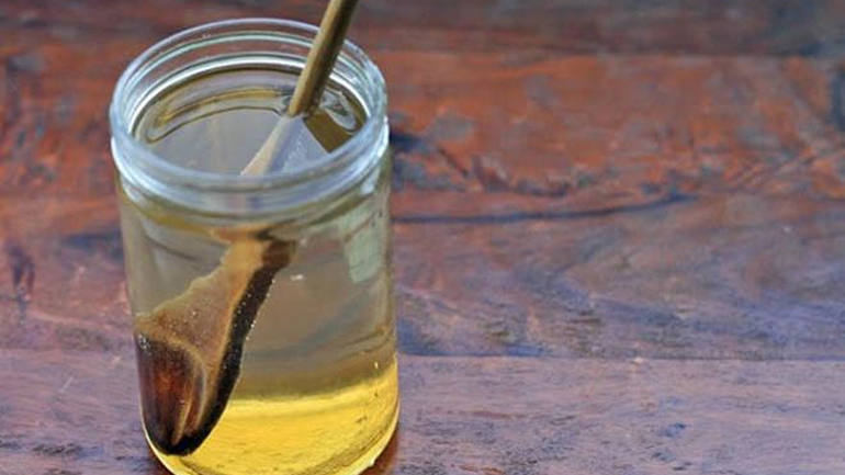 Ανακαλύψτε τις θεραπευτικές ιδιότητες του νερού με το μέλι