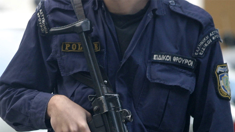Πυροβόλησε ειδικό φρουρό εκτός υπηρεσίας