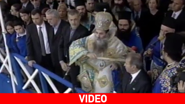 Ο αγιασμός των υδάτων στον Πειραιά