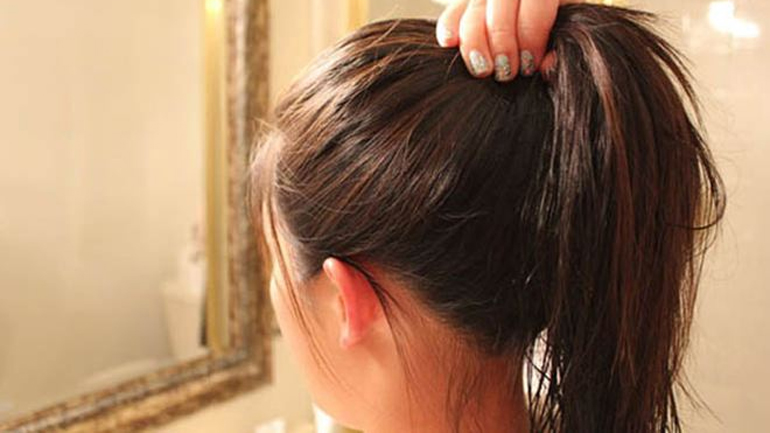 Τα συνήθη λάθη που κάνετε και αποδυναμώνετε την τρίχα των μαλλιών σας