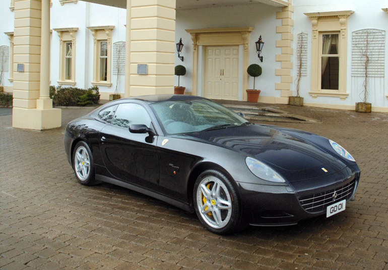Η Ferrari 612 scaglietti διαθέτει χώρους για τέσσερις επιβάτες...