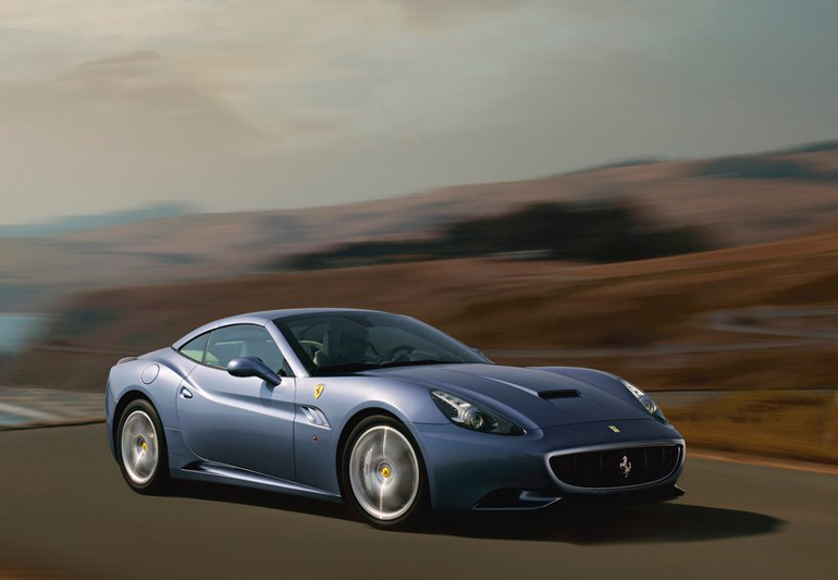 Συνολικά κυκλοφορούν 21 Ferrari California με ελληνικές πινακίδες...