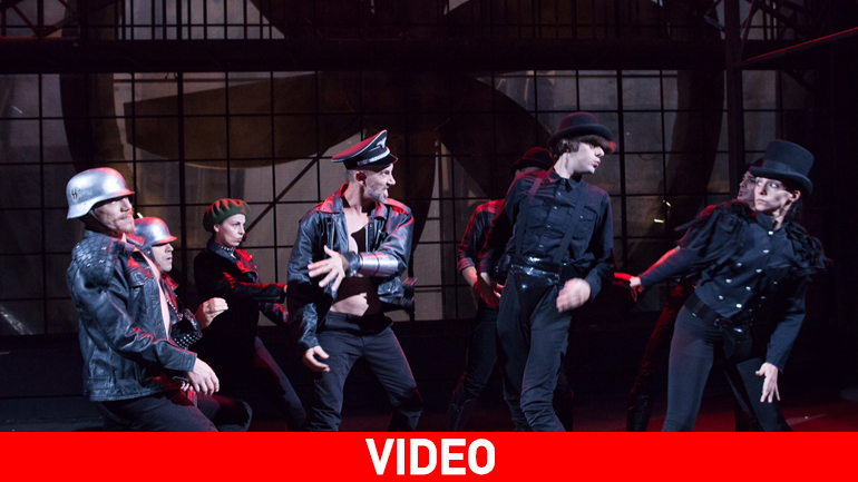 Τελευταίες παραστάσεις για το «Κουρδιστό Πορτοκάλι» στό θέατρο «Kιβωτός»