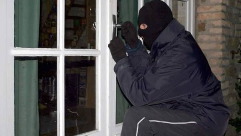 Ηράκλειο: Νεαροί διέρρηξαν σπίτι και διανυκτέρευσαν για δύο μέρες