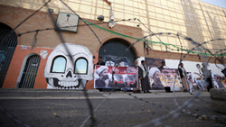 Η σαουδαραβική πρεσβεία στην Σαναά της Υεμένης, αποκλεισμένη από τους  Χούθι