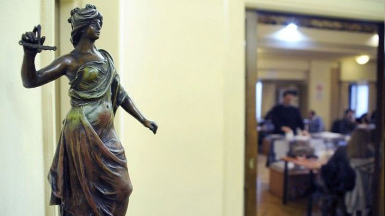 Συντονίζουν τη δράση τους κατά του ασφαλιστικού δικηγόροι και συμβολαιογράφοι